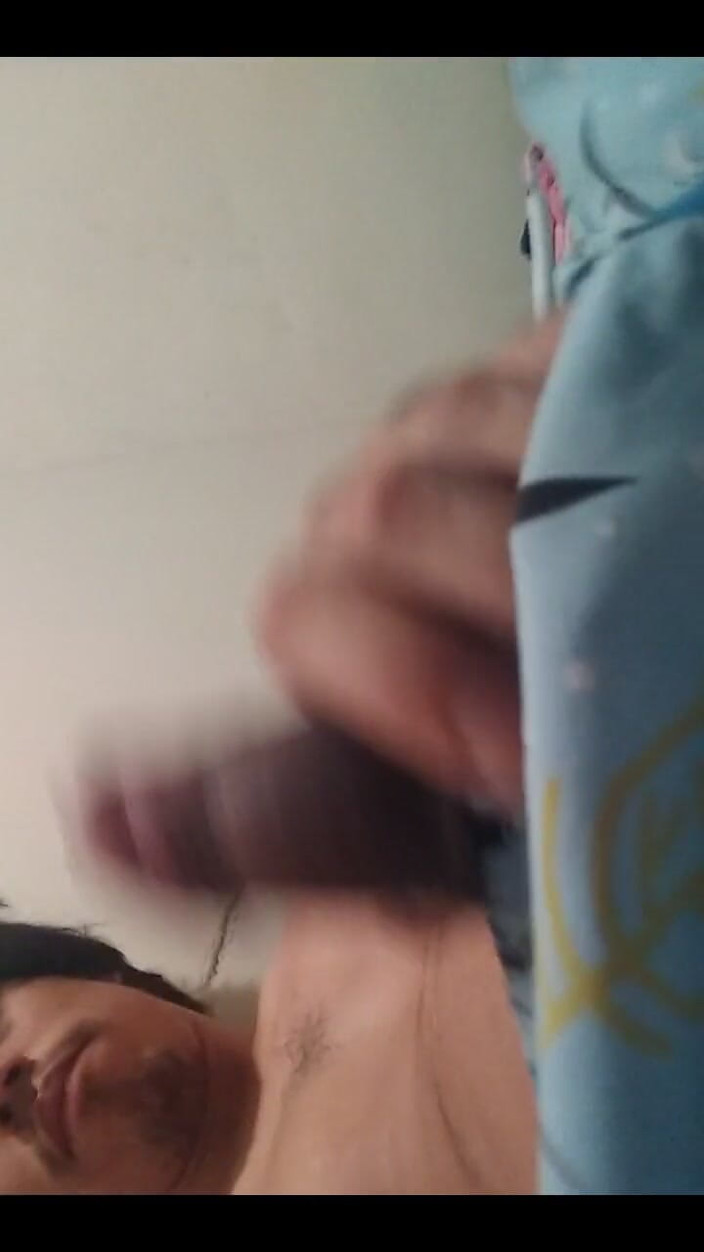 AlexAlejandro13: Kom, ik nodig je uit om mijn bed door te...