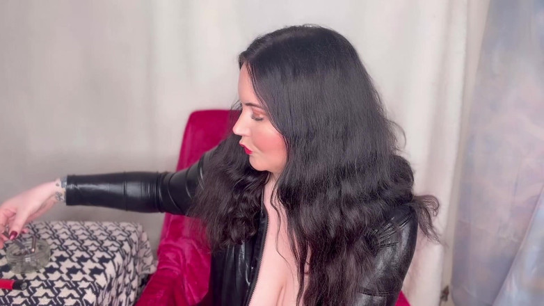 MissFFW: Miss ffw si gode una sigaretta