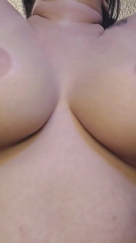 거유를 떨어뜨리는 젖탱이