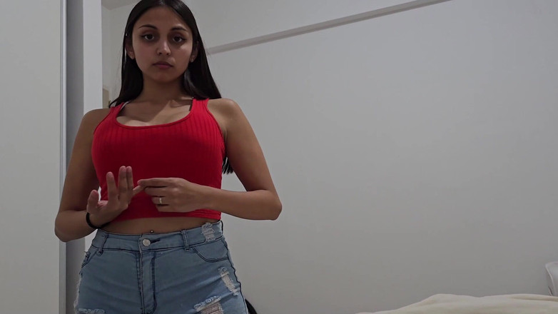 LoverDevilx: Adik tiri semok ini pengen banget nyepong kontolku