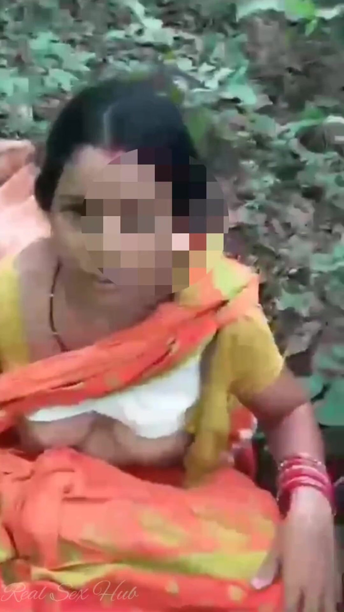 Real sex hub: Penjaga kedai kampung India berkongkek curang di dalam hutan dengan...