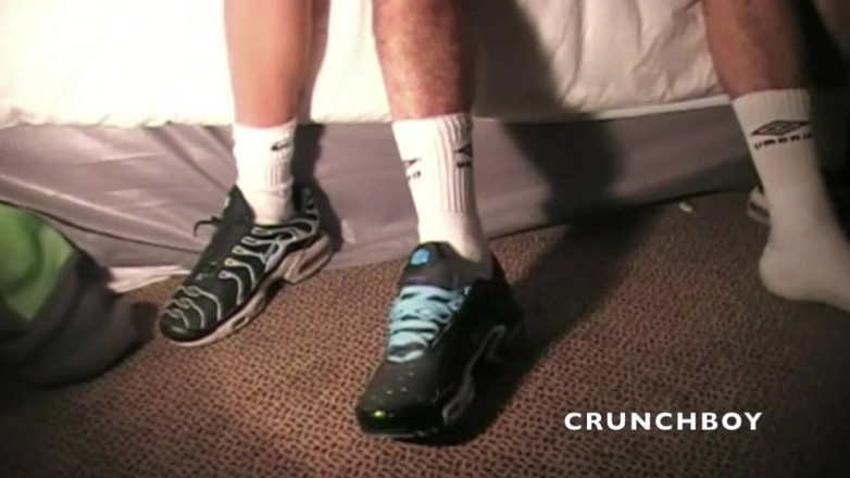 Crunch Boy: Flo fucke dby Enzo with sneakees humiliation at the hotel