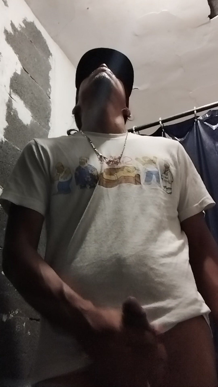 AlexAlejandro13: Garçon qui prend plaisir dans la salle de bain