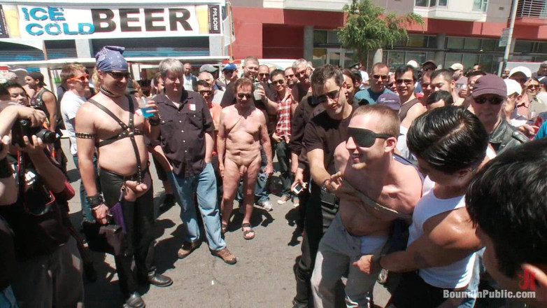 Bound in public: Cody Allen gebonden in het openbaar