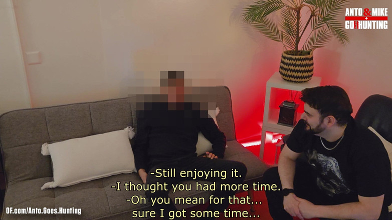 AntoGoesHunting: Janitor Lurus Berkahwin Dihisap Di Sofa Dan Merintih Kuat Semasa...