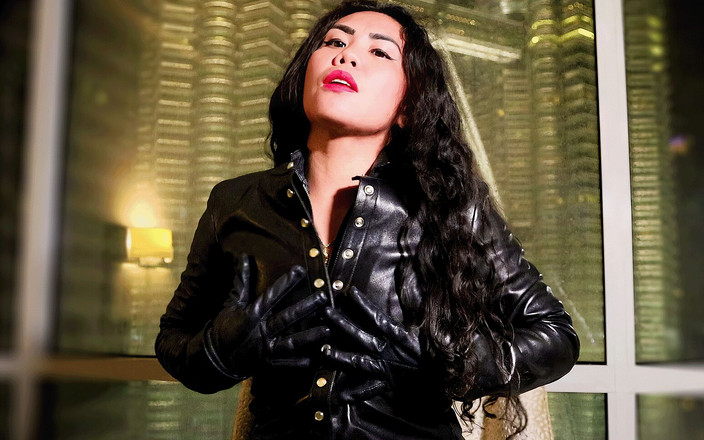 DominaFireOfficial: Leather Feitsh Asmr oleh Dominafire