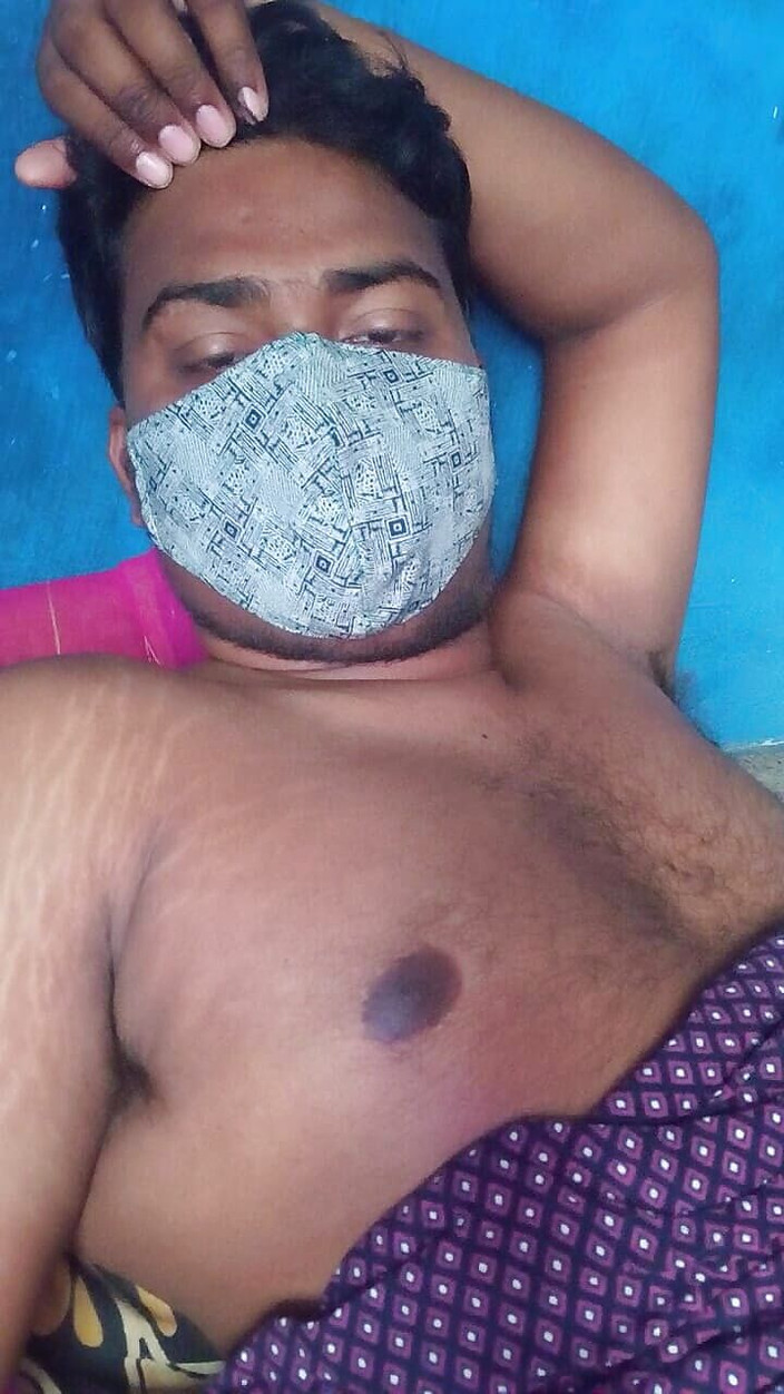 Indoor ally: 印度性爱男孩与大黑阴部啪