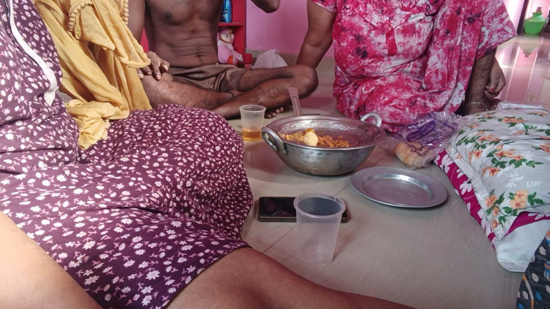 Reshmahotever: Tamil drinkt heet