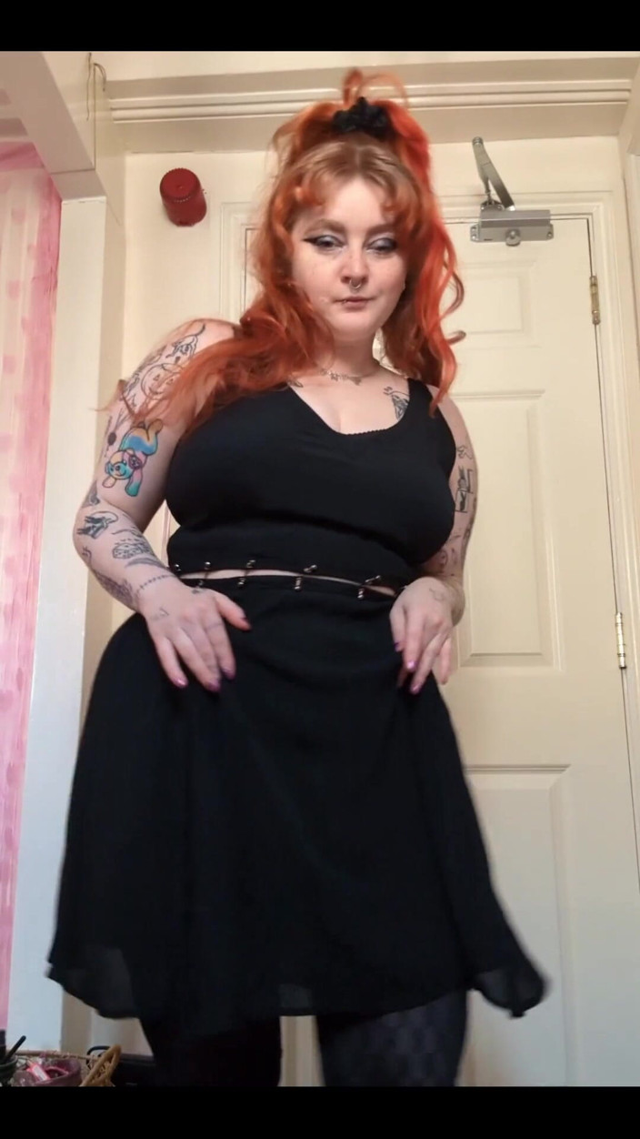 Bunny Royle: Striptease y jugando con mis grandes tetas hinchables soy tan...