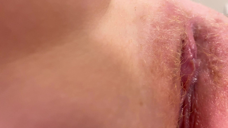 AmyHi: Mon demi-frère lèche ma chatte vierge rouge pour la première...