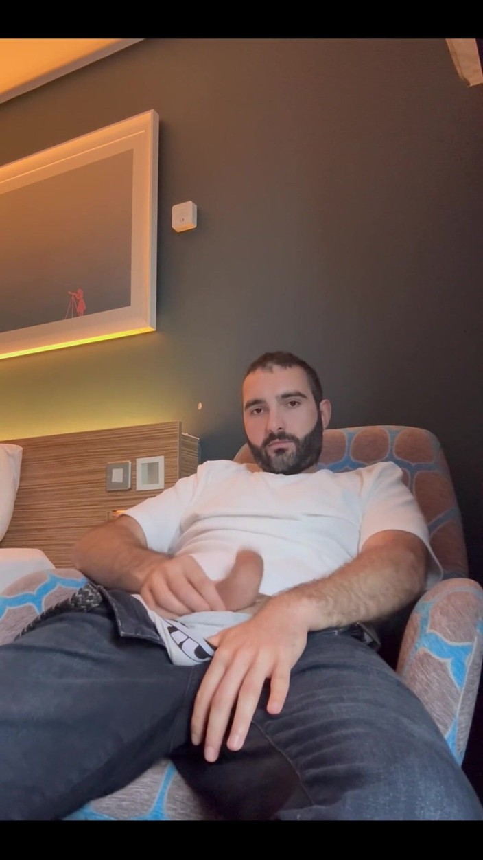 Growing teddy: Adoro giocare con il mio cazzo non appena mi dò...