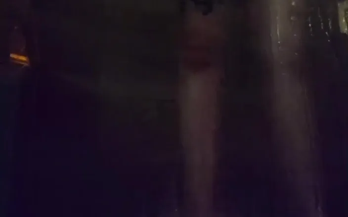 Kndy Kmille: Recording My Tinder Date in the Shower