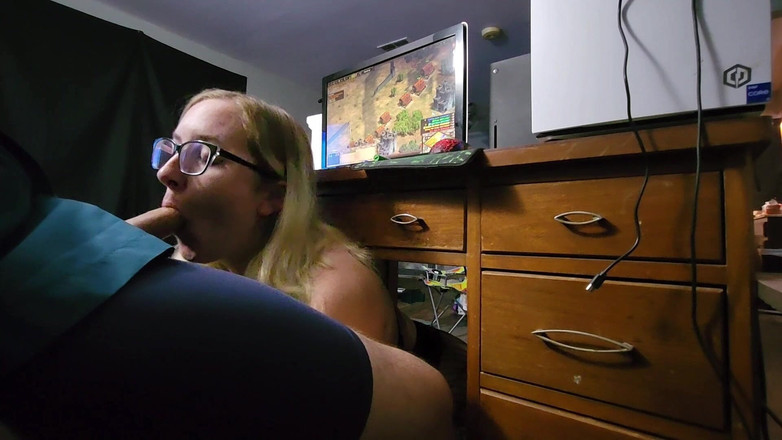 Mama_Foxx94: Là một con đĩ bẩn thỉu trong khi anh ấy chơi trò...