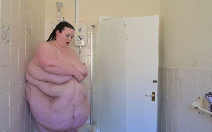 SSBBW Lady Brads: Chuveiro godess fat belly queen