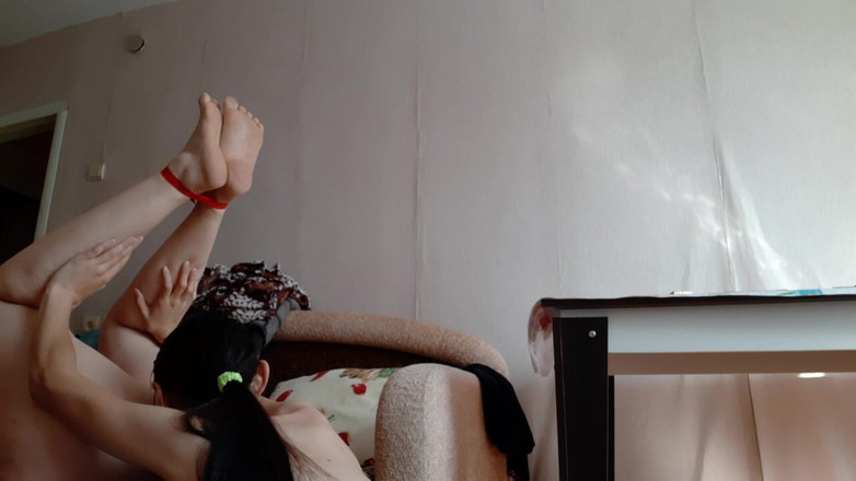 Lesbian-candys: 彼女の足を縛ってオーガズムを感じさせました - レズビアンキャンディー