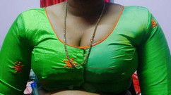 Desi Mohini: Stora bröst Mjölkig styvmamma förförd av hennes styvson