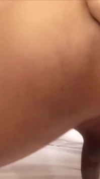看看我的细屁股洞，想要操吗？我是你的人妖婊子，来吮吸我湿润的鸡巴