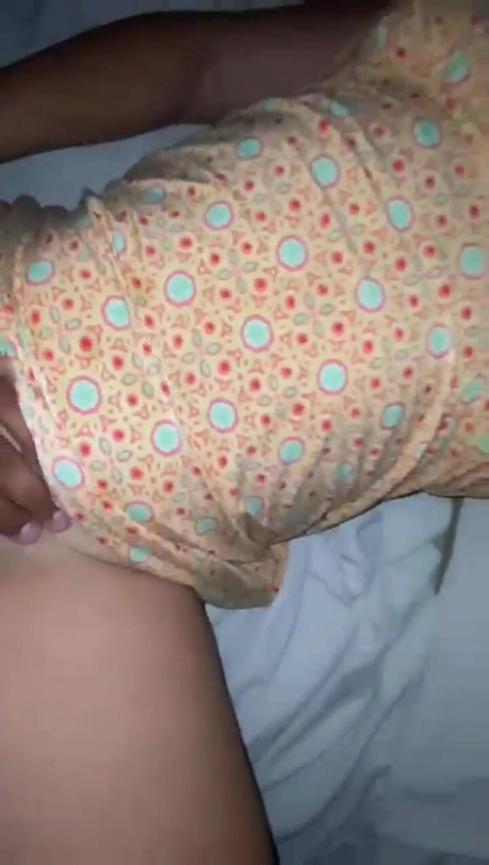 Eatrella j: Chce ptáka a já jí dávám péro