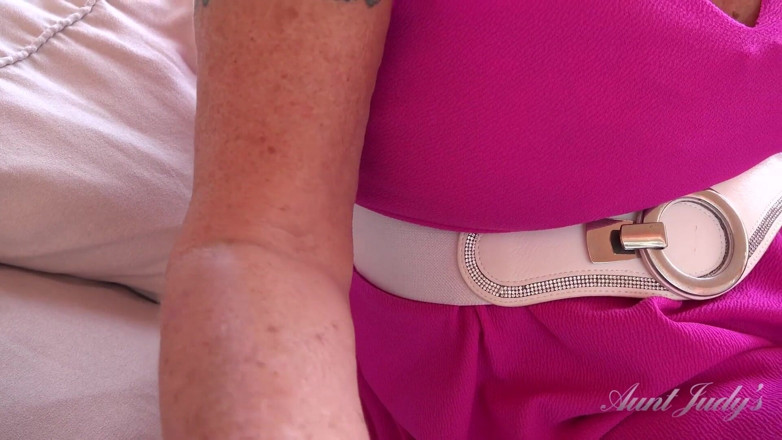 Aunt Judy's: Auntjudys - Busty 66yo GILF Raz zatrudnia cię do bycia jej rączką (POV)