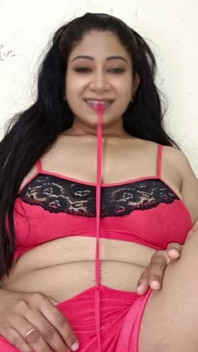 Devar dzieli łóżko z seksowną Bhabhi poszło nie tak, zakończyło się seksem