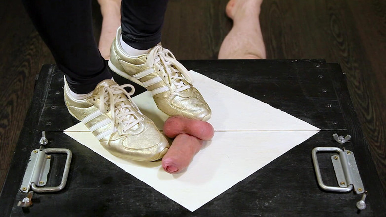 House of Era: Baskets sportives en action, CBT et ballbusting