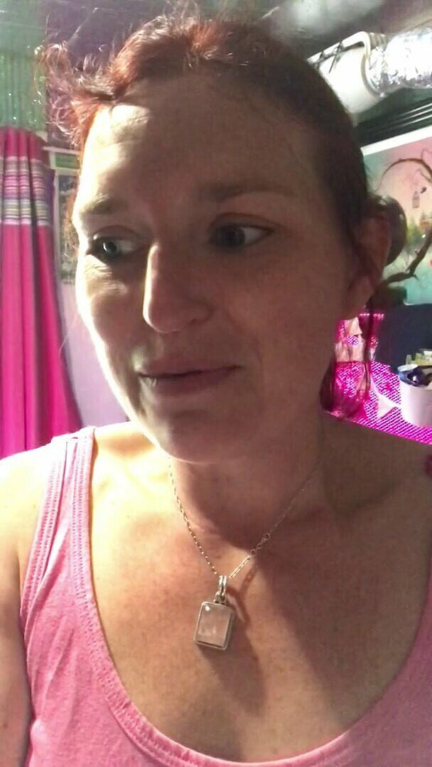 MistressWriggler: Горячая сексуальная зрелая женщина танцует топлес и подпрыгивает ее сиськами до 65 днейofstatic, принимая перерыв от работы по дому