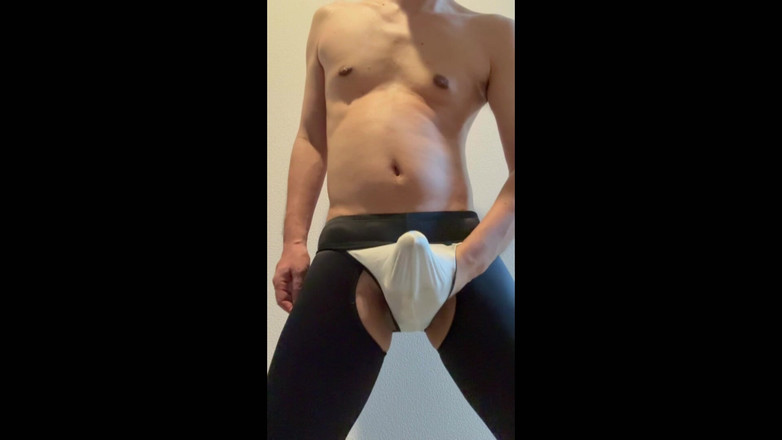 LovePantyBoy: Masturbasi pakai celana dalam putih dan legging