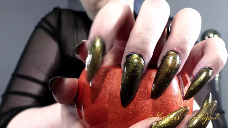 Mxtress Valleycat: Pumpkin tapping