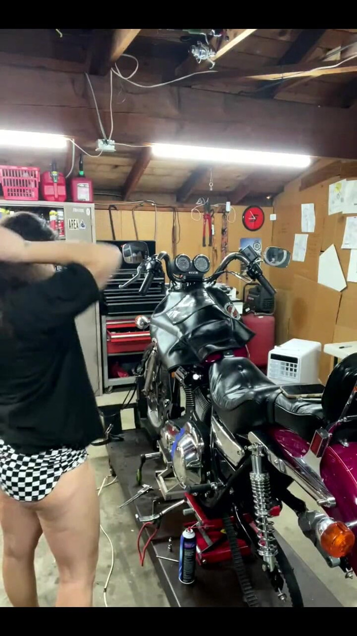 Hosanna Joy: Prânzul pârțuri și pârțuri în Magazinul meu de motociclete