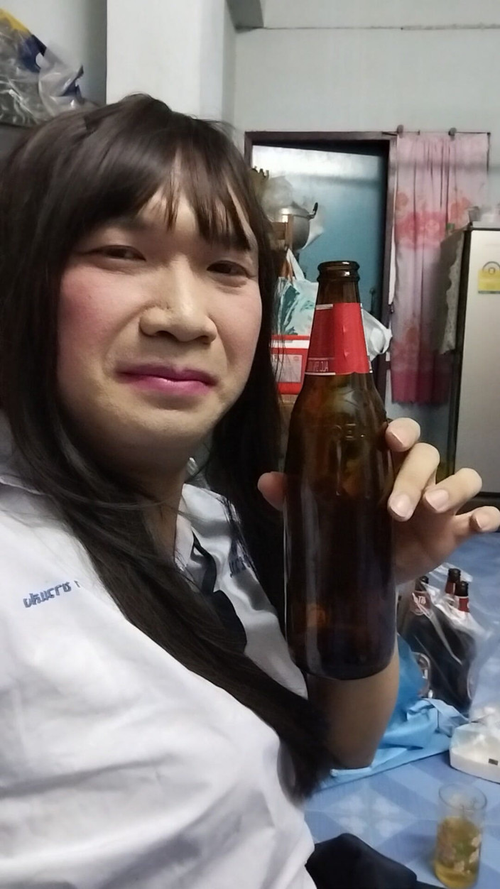 Fampfy Nana: Student Ladyboy och hennes man