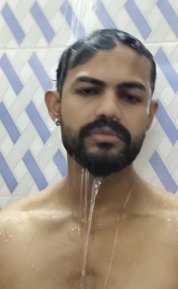 bonghunkx: Lavarsi e segarsi sotto la doccia