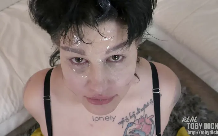 RealTobyDick: sottomessa usata duramente - si rompe la gola
