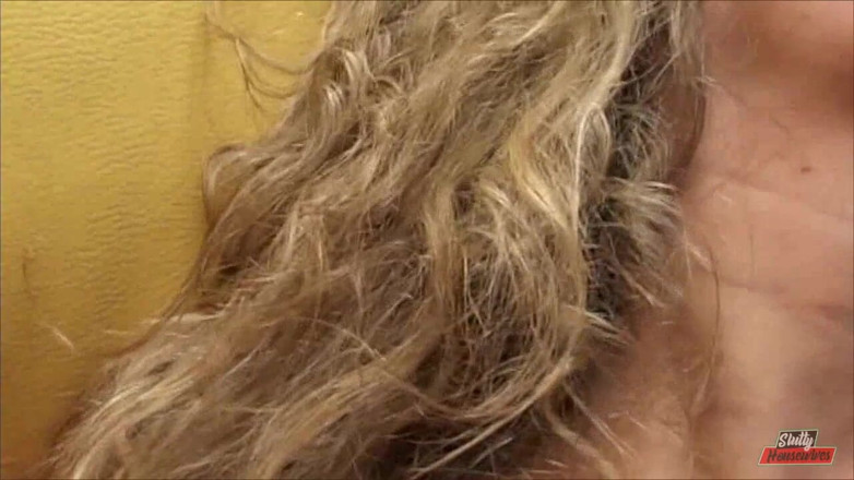 Vere Casalinghe Italia.: Heiße orgie mit brünetter und blondine