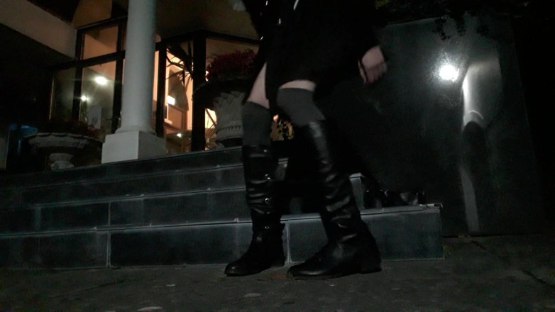 The Midnight Minx: Main entrance to a posh hotel