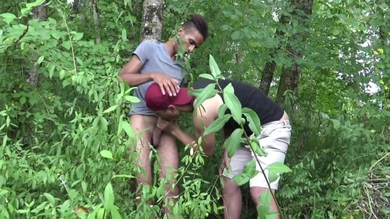 USED BAREBACK BY PORNSTARS HUGE COCK: Sexy zadek ošukaný bez sedla v lese cruisin od špičkové ebenové...