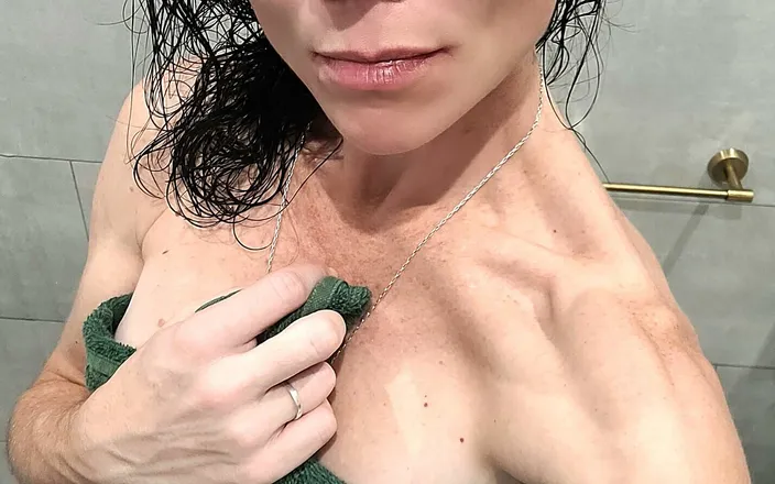 Demelza: Wanna Take a Steamy Shower with Me?