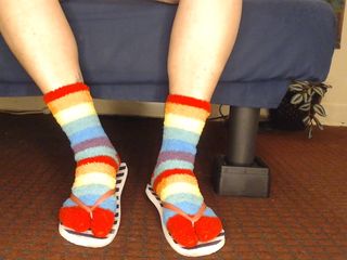 TLC 1992: Nadýchané Fuzzy Ponožky Žabky Shoeplay.