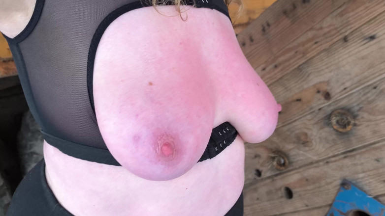 Bouncy Tits Action: Nagi cyc bicie w śniegu
