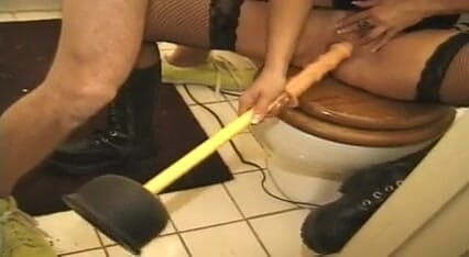 Perfect Porno: They had a quick blowjob in the restroom