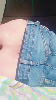 아주 잘생긴 남자가 마음을 열고 엉덩이를 벌리는 걸 좋아해요.