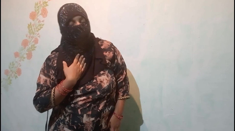 Gulaab: 애인을 위한 Bhabhi 댄스와 섹스