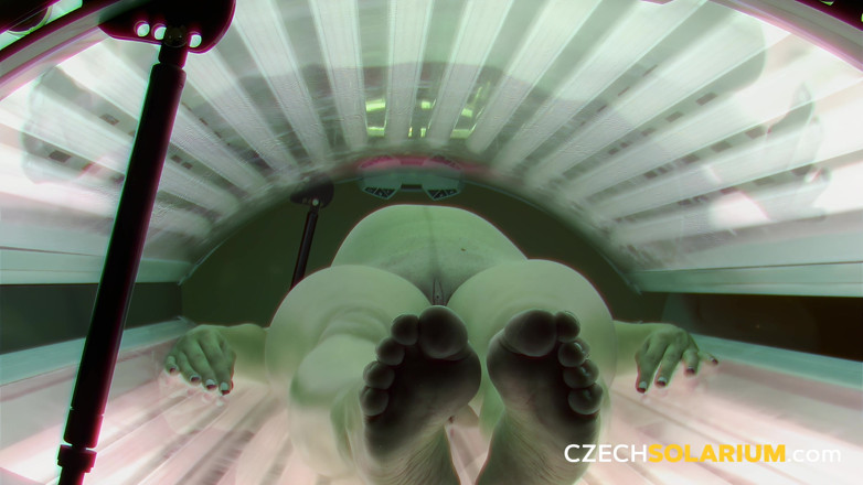 Czech Solarium: Чеський солярій 327: вагітна красуня демонструє свої сексуальні вигини на сонці