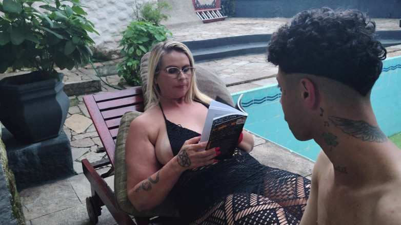 Tiffany Montavani: Stepmother Seduces Her Boyfriend with Her Huge Ass in Front...