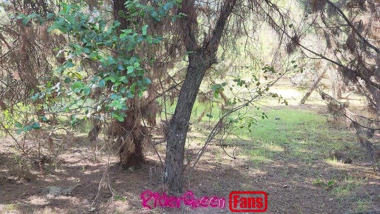 Riderqueen BBW Step Mom Latina Ebony: Riderqueen lagi sendirian di luar ruangan