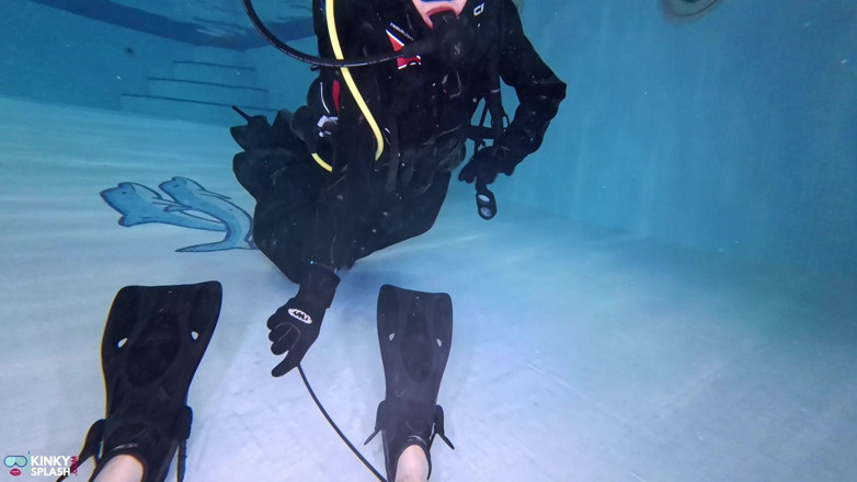 UKCuteGirl Lucy Lauren: Underwater Domination in Full Scuba Gear