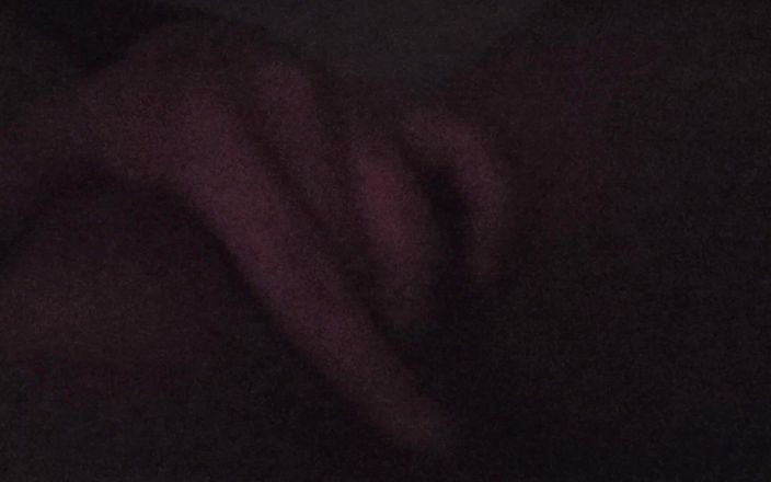 Alessa Moon: Je doigte ma chatte enceinte