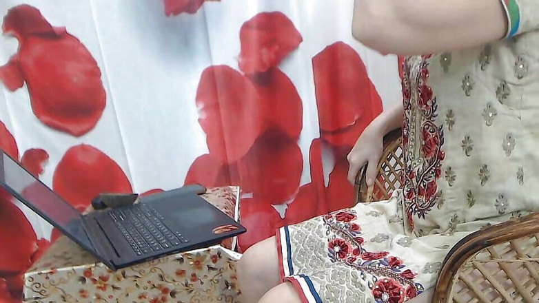 Bolly Karma: Menina despertando pau