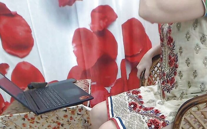 Bolly Karma: Une bite excite une fille