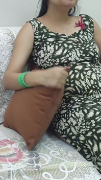 Indian Sara 18 lat nastolatka solo na kanapie