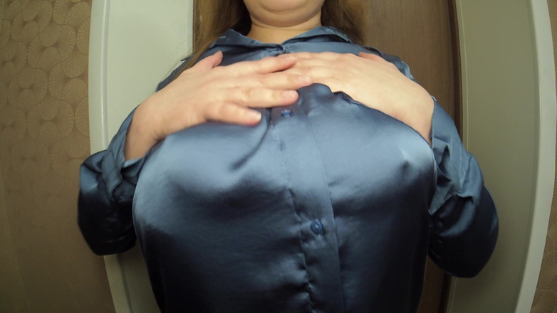 BustyVic: 자지를 빨아주는 거유 밀프